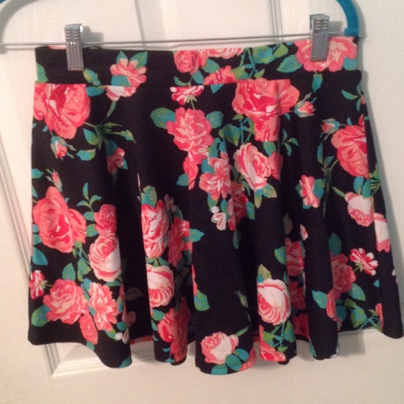 Black and pick floral circle skirt