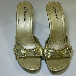 NWOT Party! Metalic Gold Bling Heels