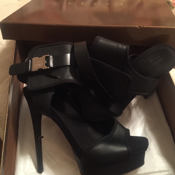 Gucci Black Cuff Stiletto - Picture 3 of 4