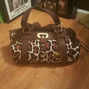 Michael Kors pocket book
