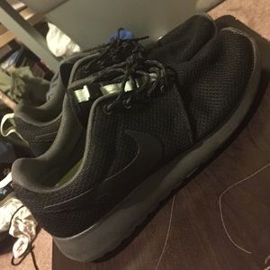 Nike roshe runs women