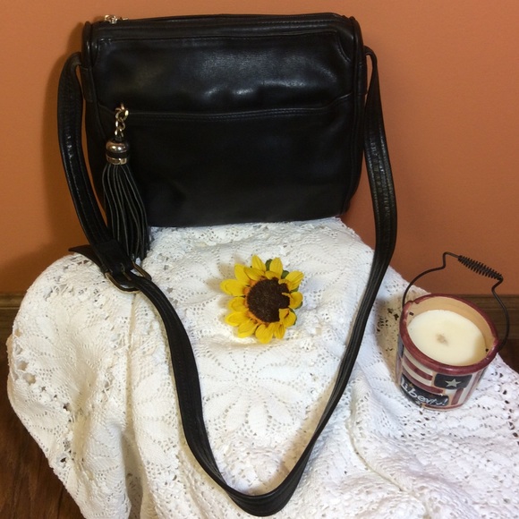 Tignanello Handbags - 💐BLACK BUTTER SOFT TIGNANELLO LEATHER CROSSBODY💐