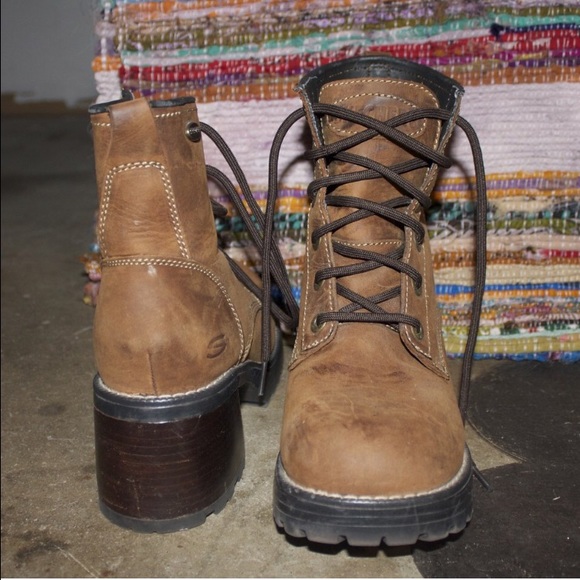 SOLD |NWOT vintage 90s lace up booties by Skechers - Picture 2 of 3