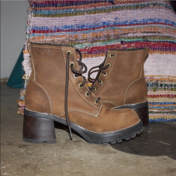 SOLD |NWOT vintage 90s lace up booties by Skechers - Picture 3 of 3