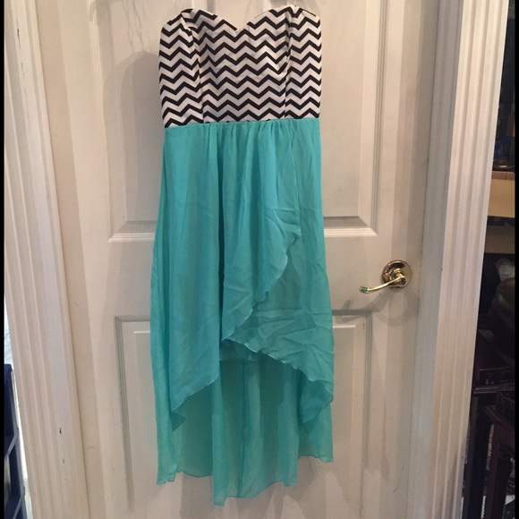 NWT gorgeous strapless dress by Windsor S