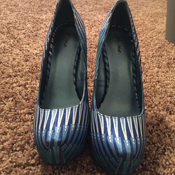 Shoes - Picture 3 of 3