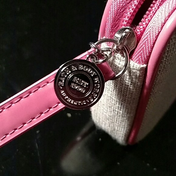 ❎SOLD❎ Bath & Body Works Pink Woven Wallet - Picture 2 of 3