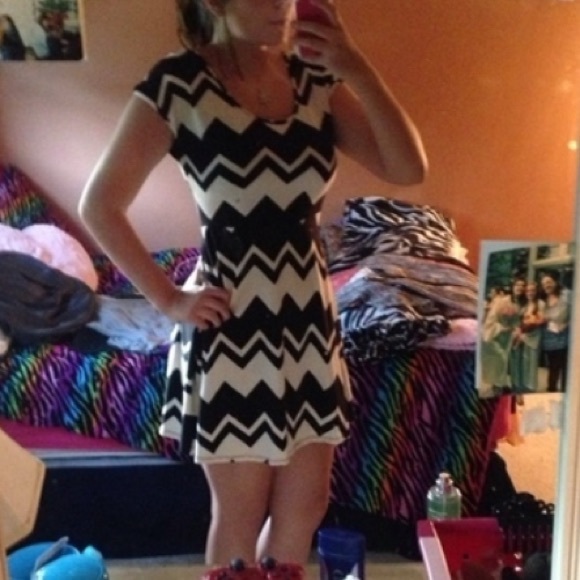 Black and white zig zagged dress.