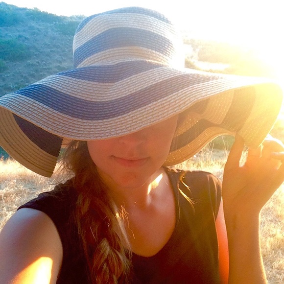 floppy sun hat