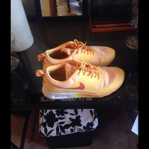 Orange Air Max Thea Sneakers