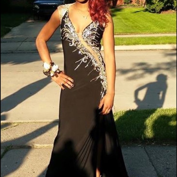 Cute classy elegant dress😍 - Picture 3 of 4