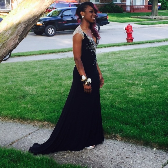 Cute classy elegant dress😍 - Picture 4 of 4