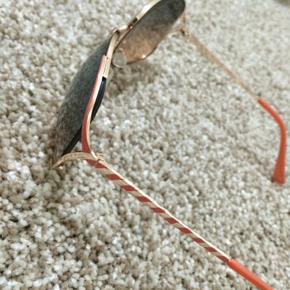 Sunglasses - Picture 4 of 4