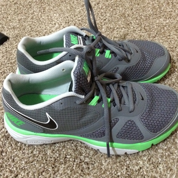Nike shoes - Picture 1 of 4
