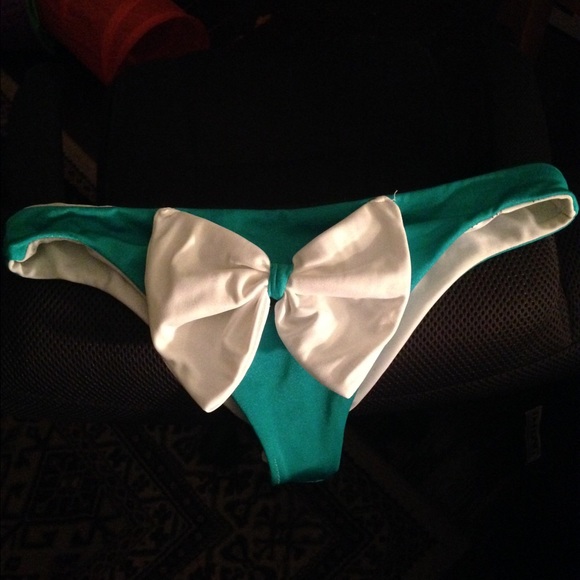 Brazilian bow-tie bottoms