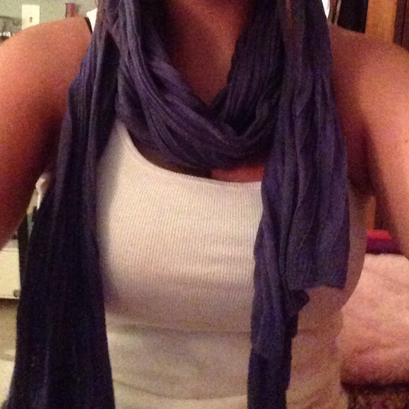 Navy blue opened scarf.