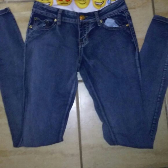 Emoji shirt and jeans size 3 10$ - Picture 2 of 4