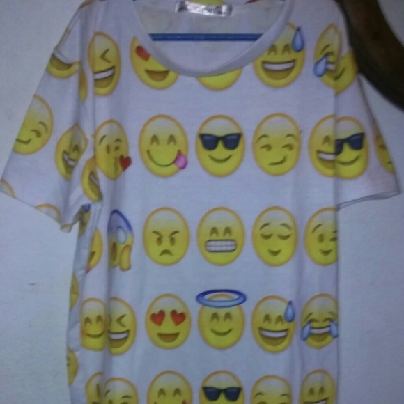 Emoji shirt and jeans size 3 10$ - Picture 3 of 4