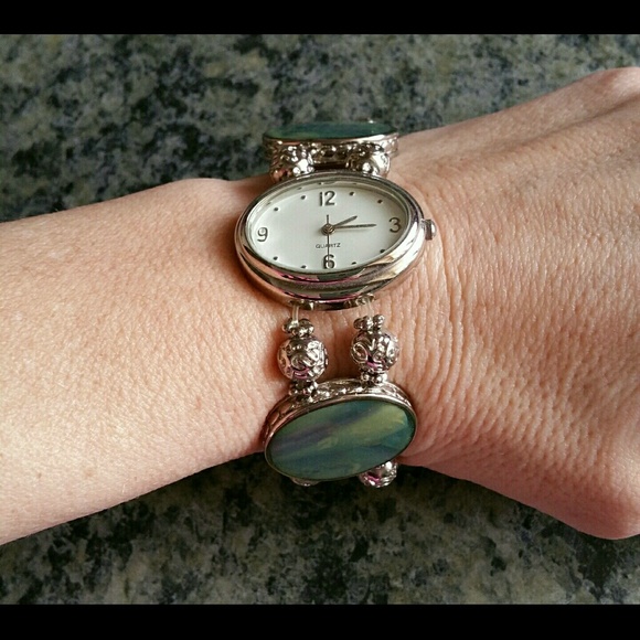Beautiful watch. Never warn. Stretchy. - Picture 1 of 2