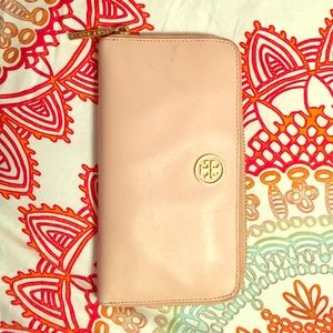 Tory Burch cont wallet! NEW MARKDOWN ONLY $45