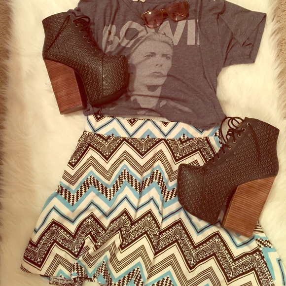 Urban Outfitters Dresses & Skirts - Adorable patterned a line skirt 👗