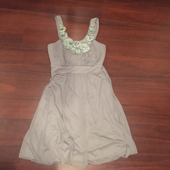 Maurices Dresses & Skirts - Gray flower dress.
