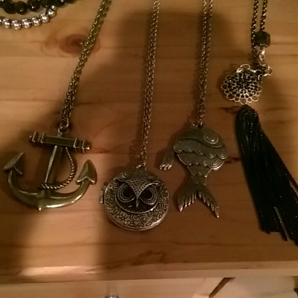 Necklaces - Picture 4 of 4