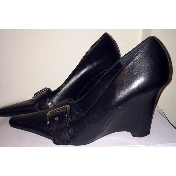 Steve Madden Black Patten Wedge Pumps with Buckle - Picture 1 of 4