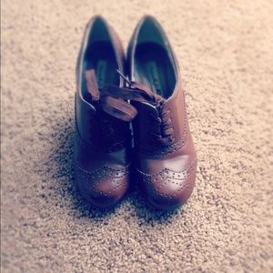 American Eagle Brown Lace Heels