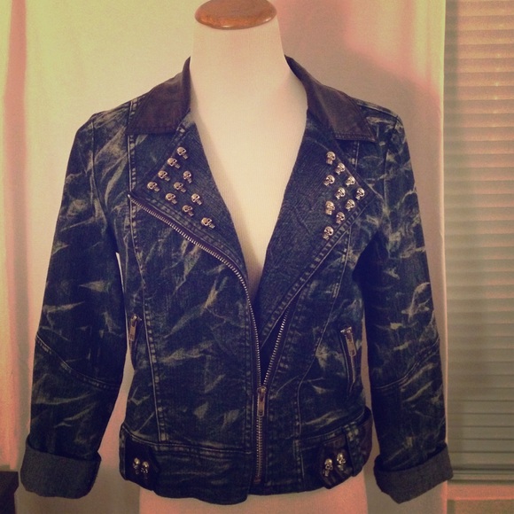 Cropped denim jacket