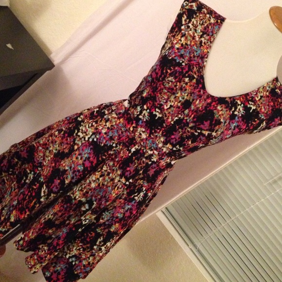 Multicolored v-neck cut out dress