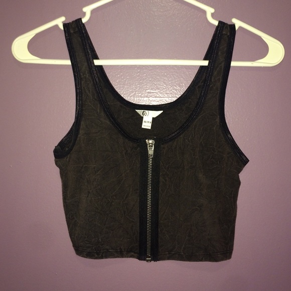 Black Volcom crop top with zipper in front!