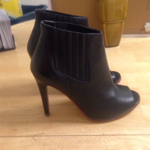 Black ankle boots. Open toe.