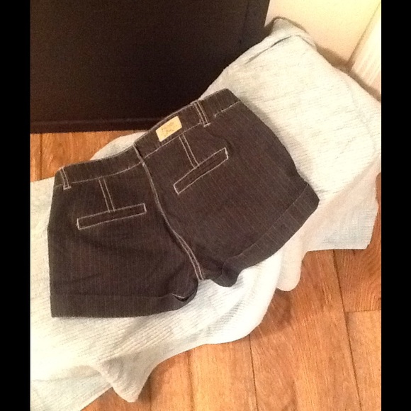 Short - Picture 2 of 3