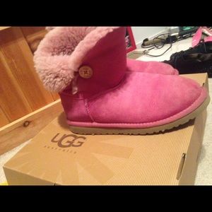 Pink bailey button UGGS