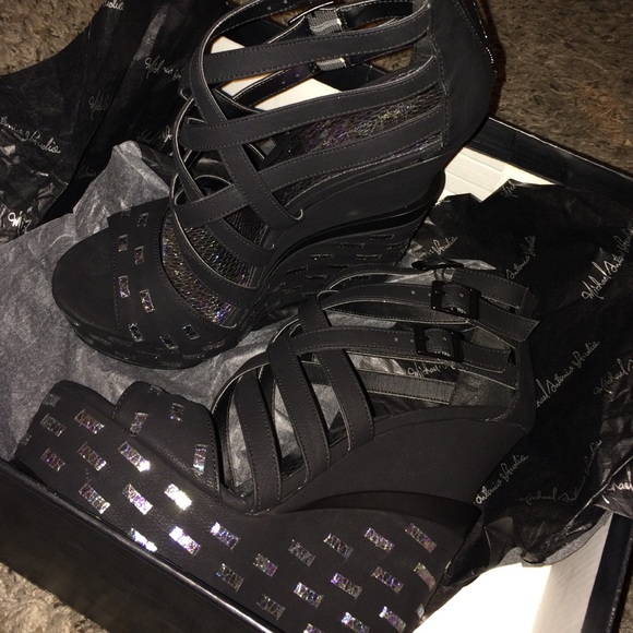 Heels - Picture 2 of 2