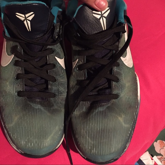 Nike Kobe shark