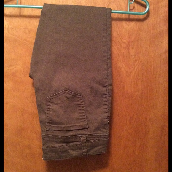 Army green capris