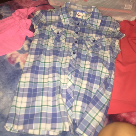 Women's blue plaid button up shirt