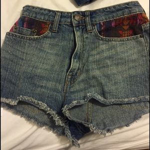 High-Waisted cheeky shorts