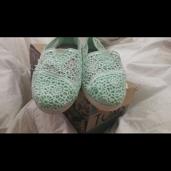 Mint Lace Toms