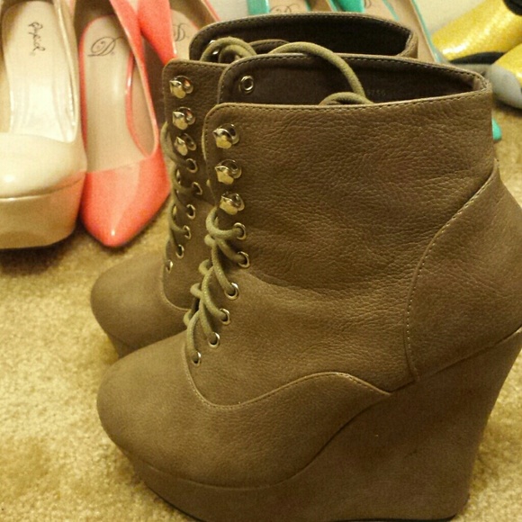 Brown wedges