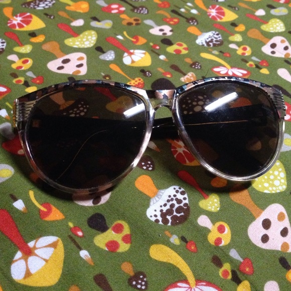 Vintage Stunner Shades