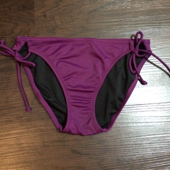 VS plum bikini bottom sz. M