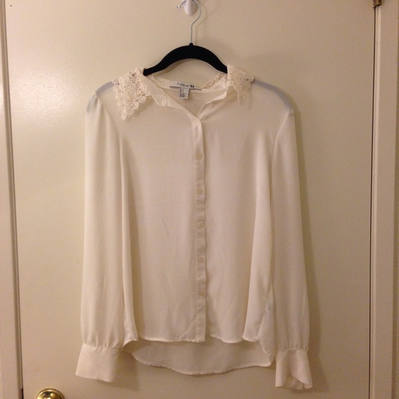 Forever21 Cream Button Up Blouse w/ Lace Collar