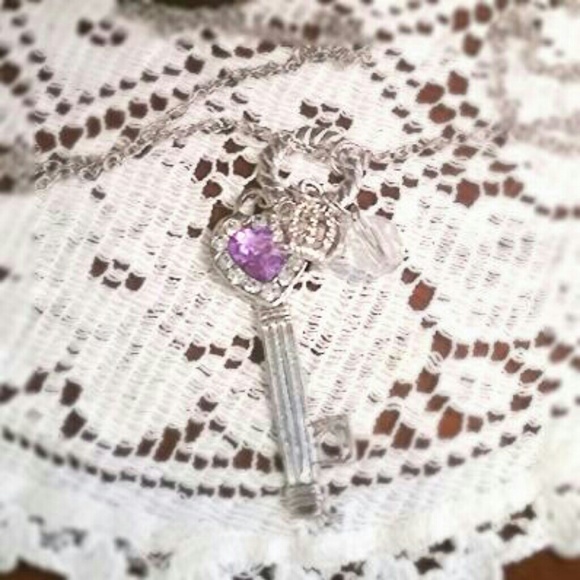 Jewelry - Silver Heartkey charm dangle necklace