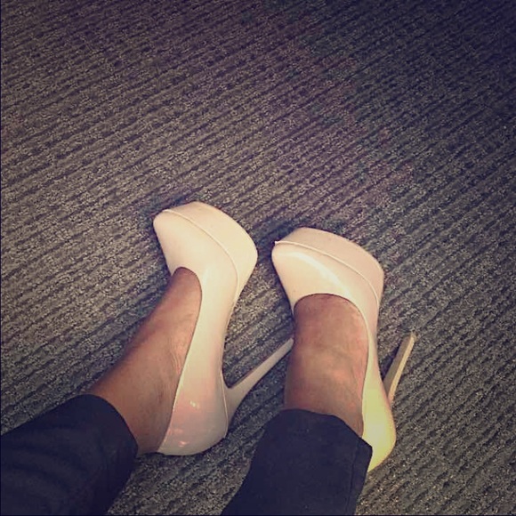 Jessica Simpson nude platform pumps