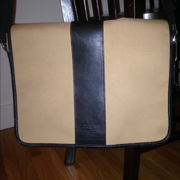 Coach Handbags - Coach messenger bag