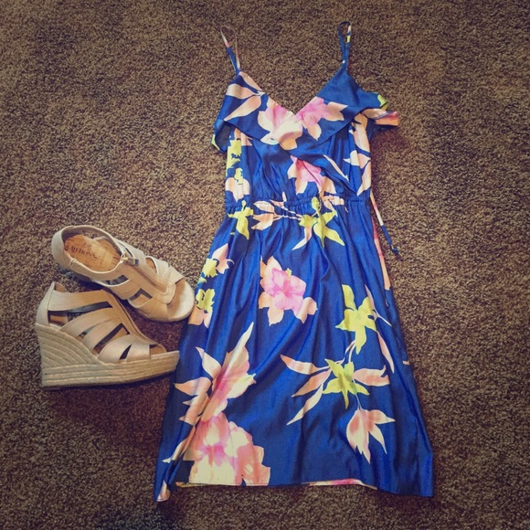 American Eagle Outfitters Dresses & Skirts - Floral print dress