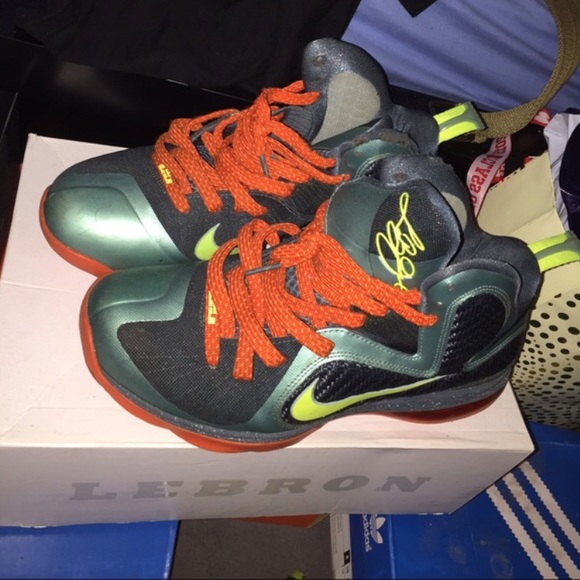 Cannon lebrons Nike size 7.5 mens